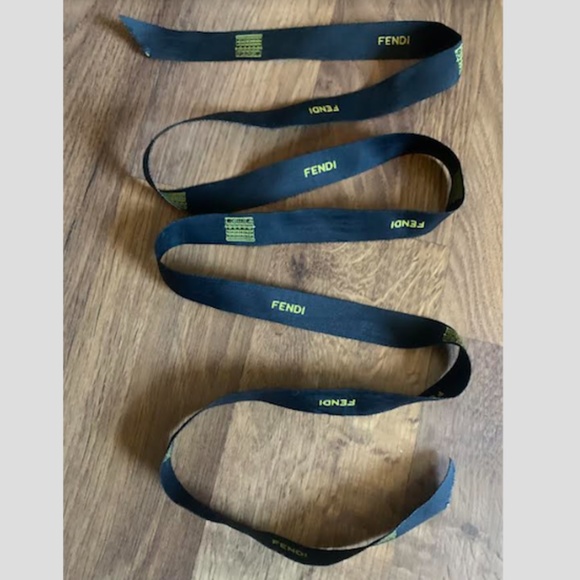 🆕 Fendi Signature Ribbon - Picture 1 of 10